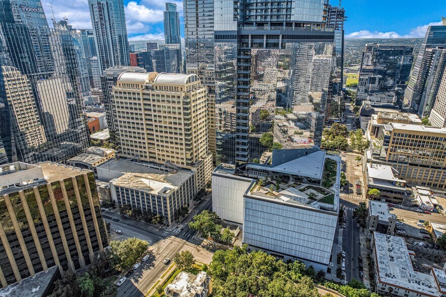 610 Guadalupe St, Austin, TX à louer - Photo de l’immeuble – Image 3 sur 28
