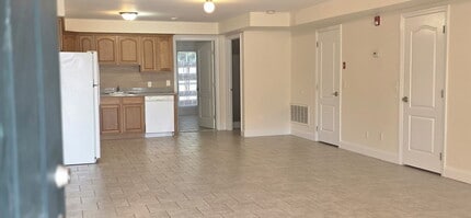 380-398 W Montauk Hwy, Lindenhurst, NY à louer Photo intérieure– Image 1 sur 1