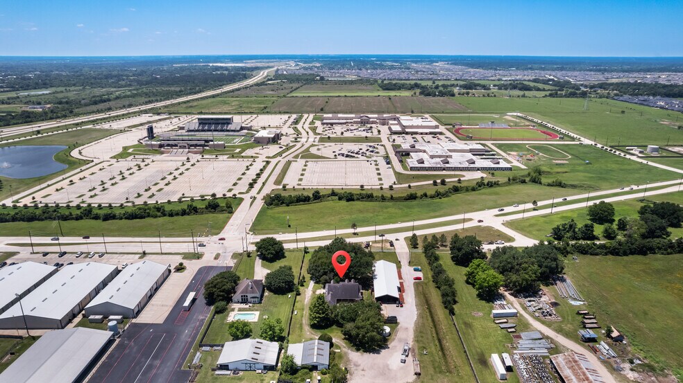 20240 Cypress Rosehill Rd, Tomball, TX à louer - Photo principale – Image 1 sur 25