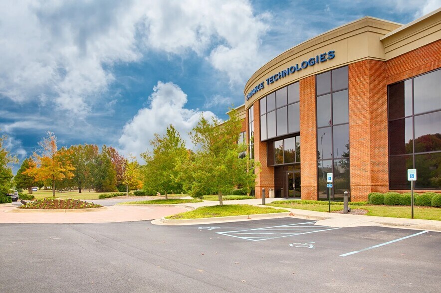 350 Wynn Dr, Huntsville, AL à louer - Photo de l’immeuble – Image 3 sur 7