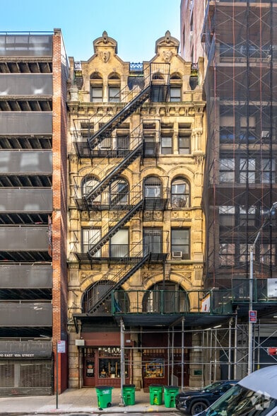 108 E 16th St, New York, NY à louer - Photo de l’immeuble – Image 1 sur 3