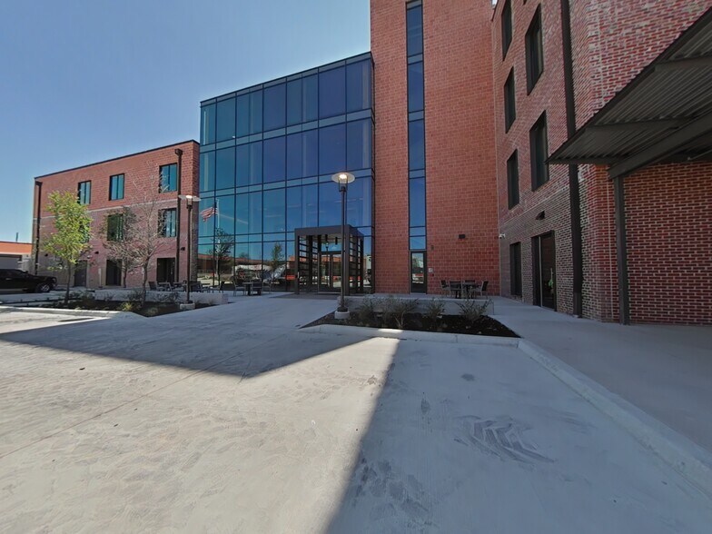 1305 E Houston St, San Antonio, TX à louer - Photo de l’immeuble – Image 2 sur 6