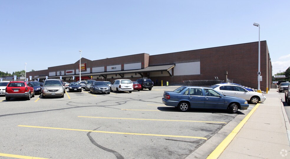 820-890 S Monaco Pky, Denver, CO à louer - Photo de l’immeuble – Image 2 sur 4