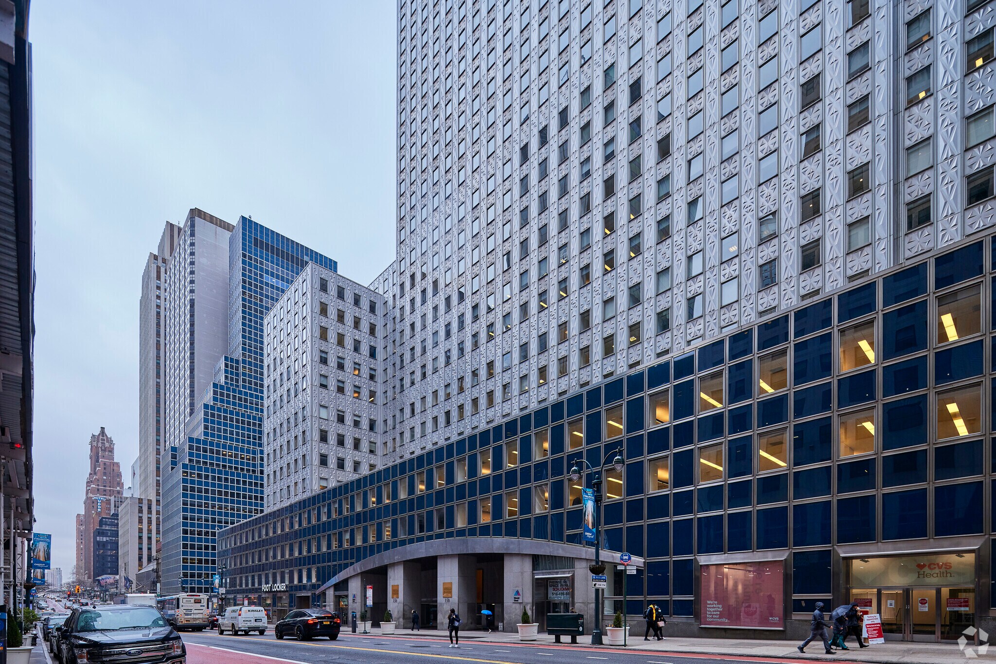 150 E 42nd St, New York, NY à louer Photo de l’immeuble– Image 1 sur 5