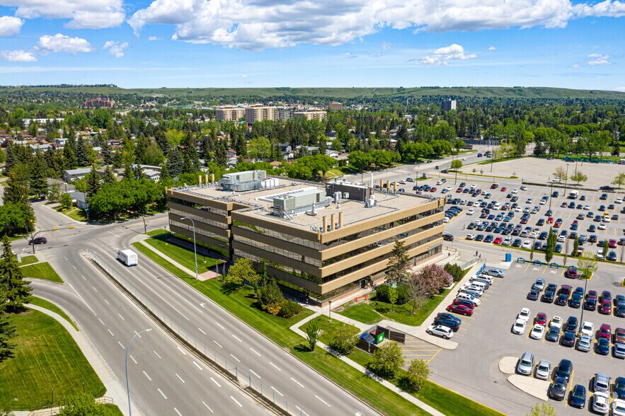 4935 40th Ave, Calgary, AB à louer - Aérien – Image 2 sur 8