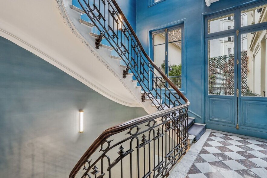 6 Rue Copernic, Paris à louer - Photo de l’immeuble – Image 2 sur 8