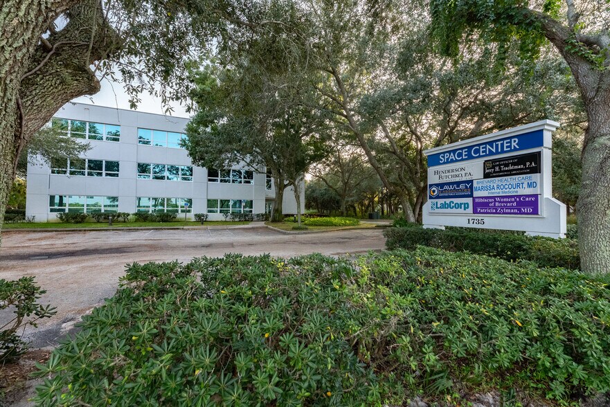 1735 W Hibiscus Blvd, Melbourne, FL à louer - Photo de l’immeuble – Image 2 sur 32