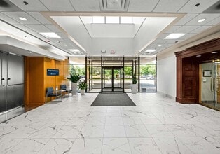 300 Princeton Hightstown Rd, East Windsor, NJ à louer Hall d’entrée– Image 2 sur 4