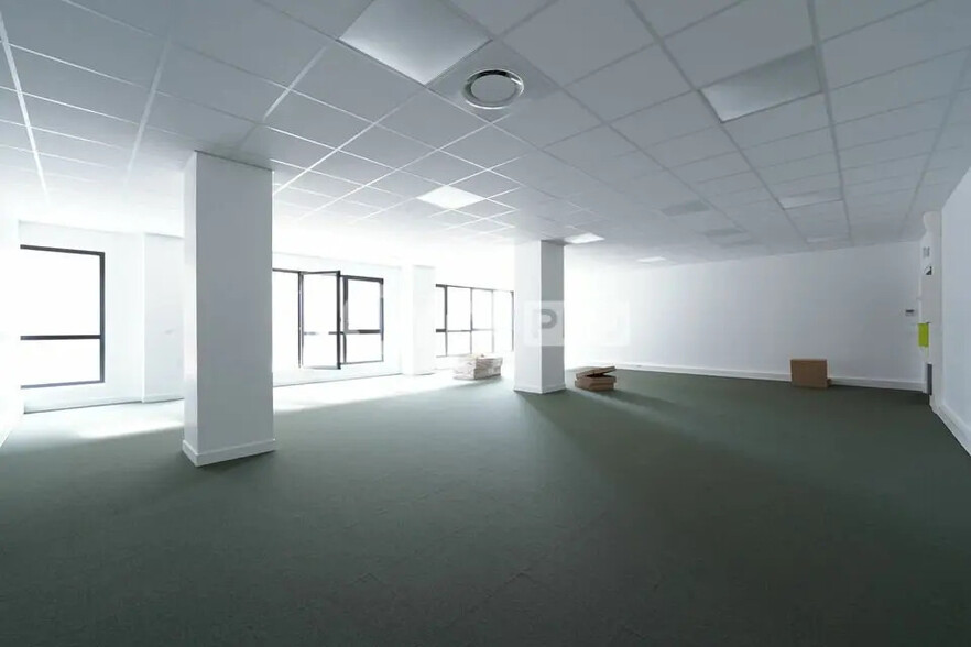 Bureau dans Montluel à vendre - Photo de l’immeuble – Image 3 sur 10