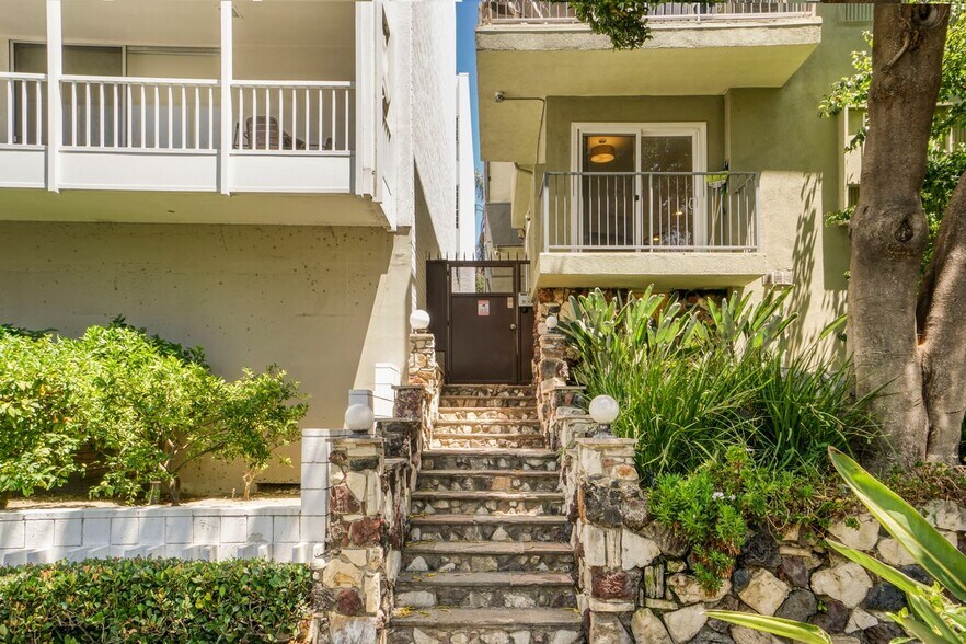 8231 De Longpre Ave, West Hollywood, CA à vendre - Photo de l’immeuble – Image 2 sur 62