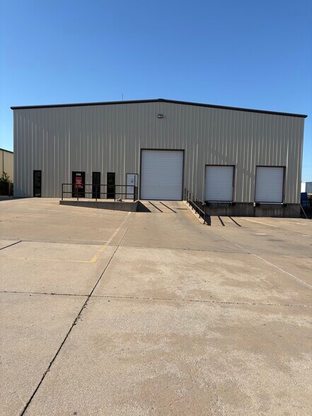 9708 NW 6th St, Oklahoma City, OK à louer - Photo de l’immeuble – Image 3 sur 23