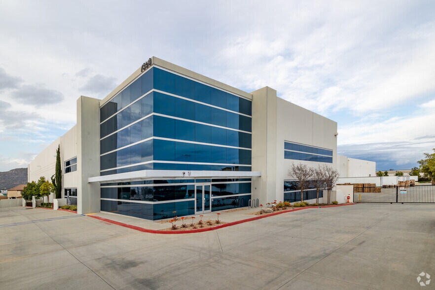 7350 San Gorgonio Dr, Riverside, CA à louer - Photo de l’immeuble – Image 2 sur 8
