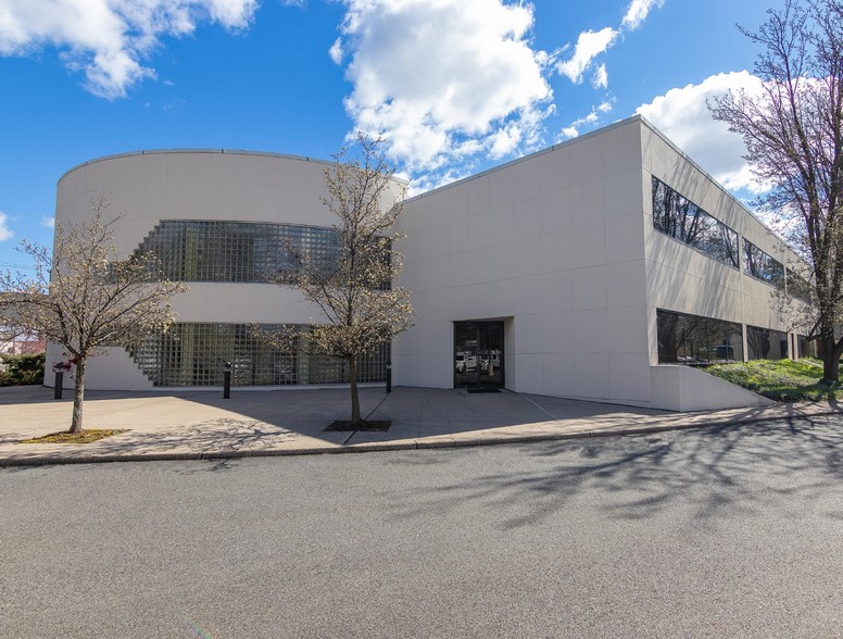 615 W Mount Pleasant Ave, Livingston, NJ à louer - Photo de l’immeuble – Image 1 sur 4