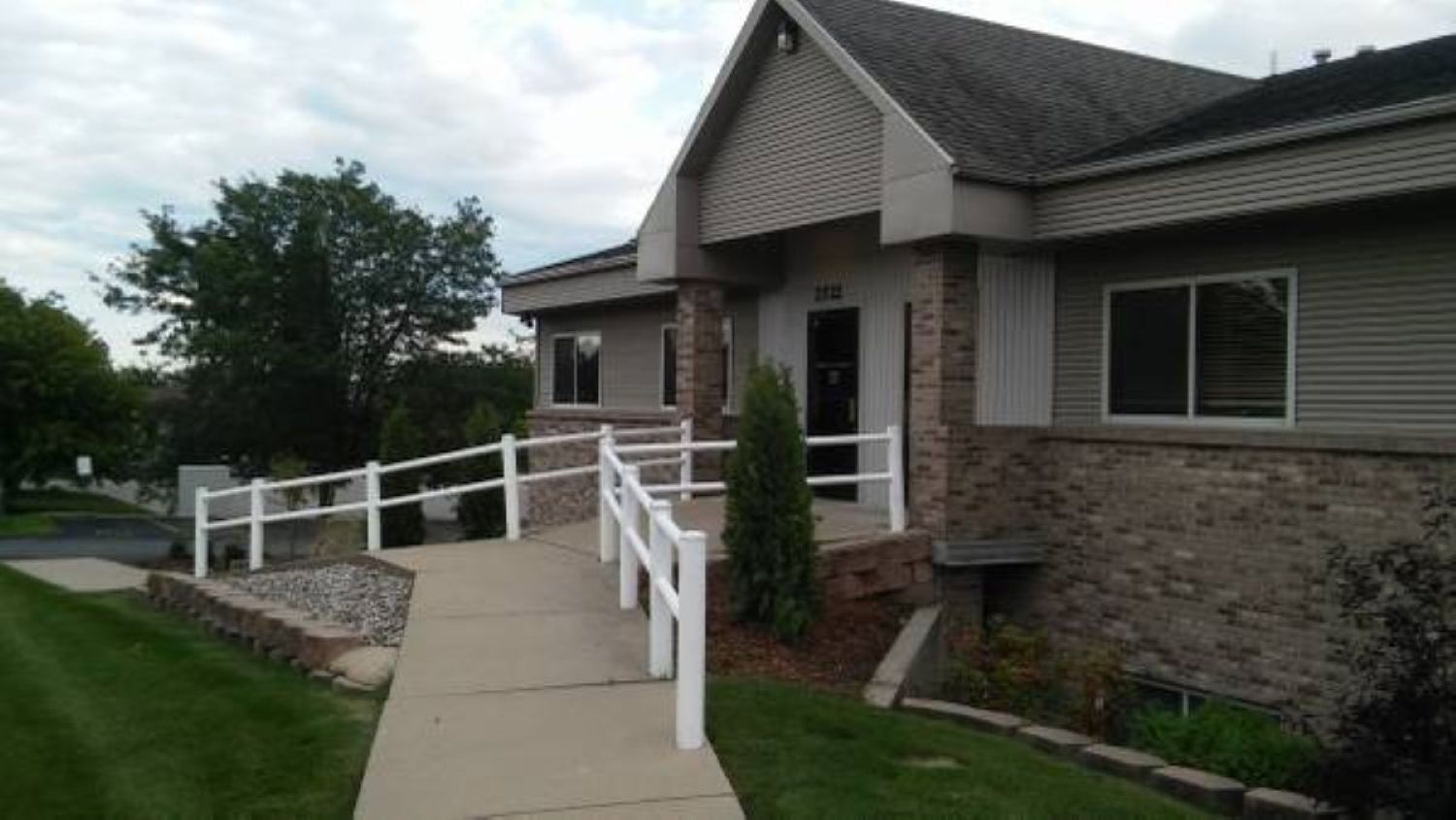 2526 Woodmeadow Dr SE, Grand Rapids, MI à louer Photo principale– Image 1 sur 2