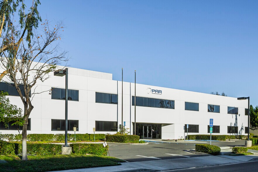5 Goodyear, Irvine, CA à louer - Photo de l’immeuble – Image 3 sur 13