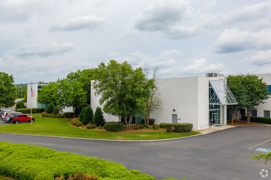 245 Great Circle Rd, Nashville, TN à louer - Photo de l’immeuble – Image 1 sur 7