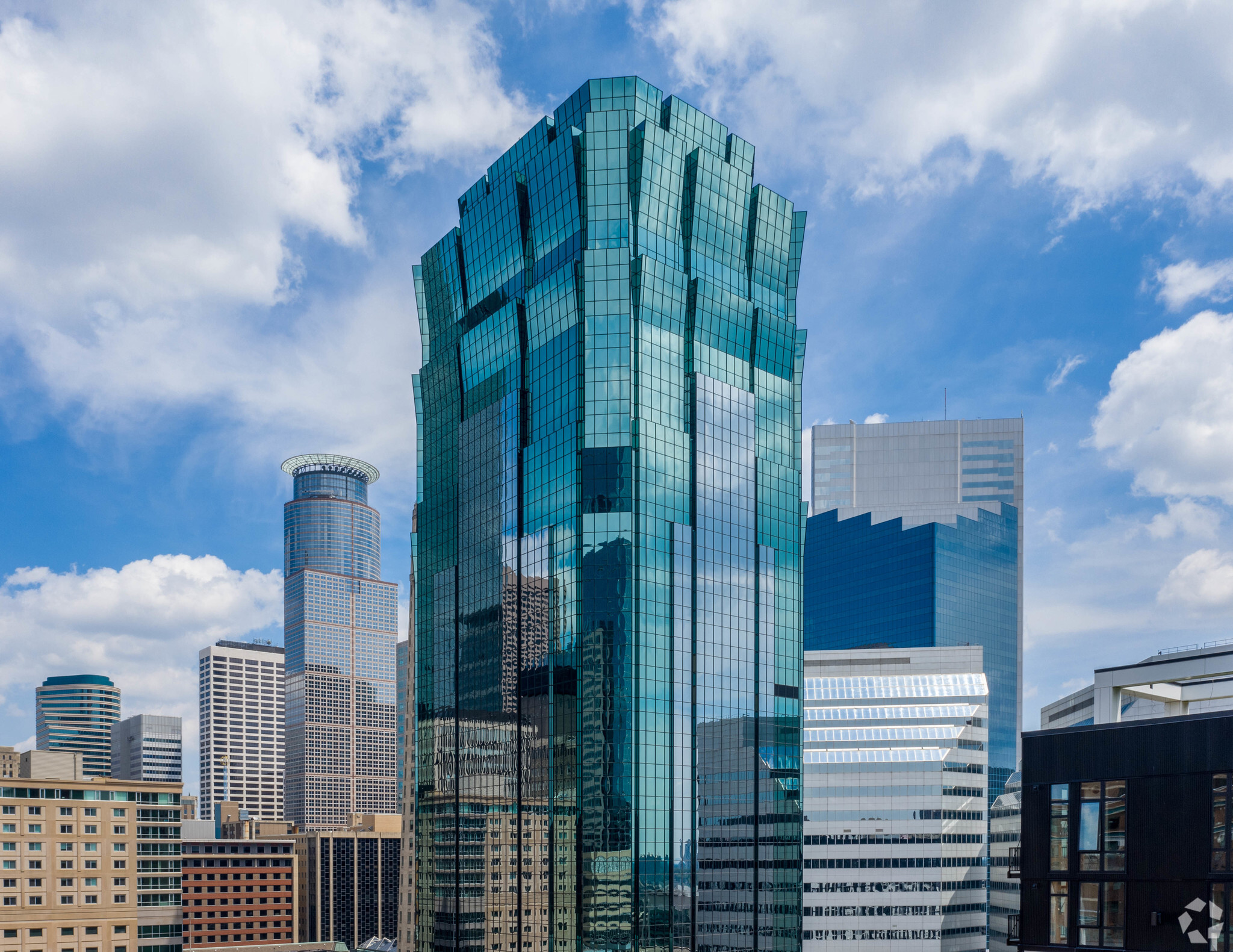 901 Marquette Ave, Minneapolis, MN à louer Photo de l’immeuble– Image 1 sur 12