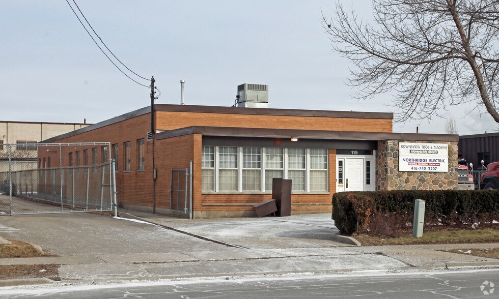 119 Milvan Dr, Toronto, ON à vendre - Photo principale – Image 1 sur 2