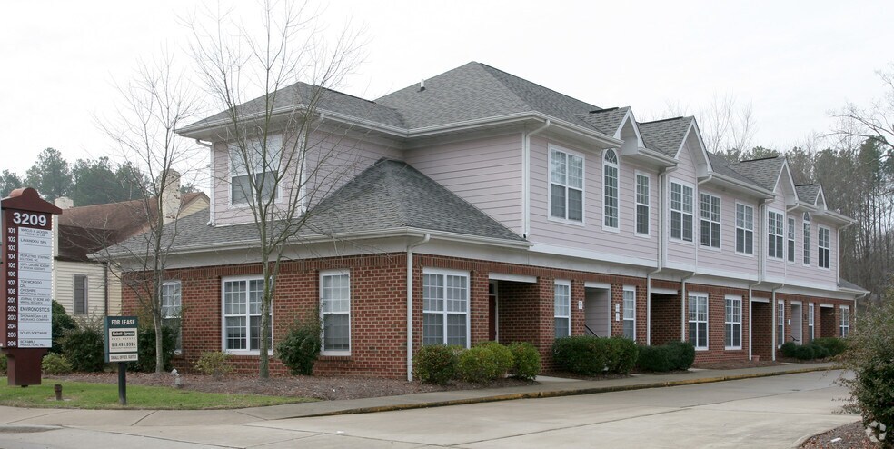 3209 Guess Rd, Durham, NC à louer - Photo de l’immeuble – Image 2 sur 5
