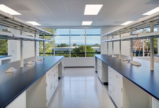 3545-3575 John Hopkins Ct, San Diego, CA à louer Photo intérieure– Image 2 sur 11