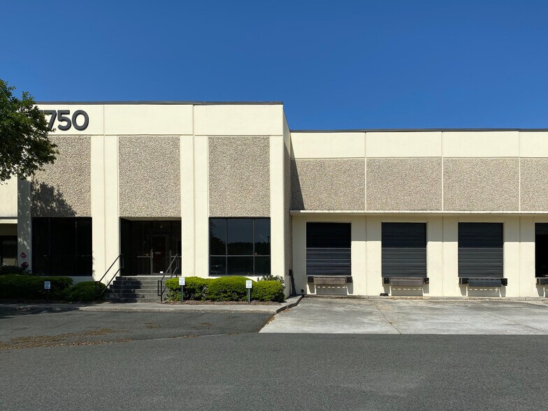 4750-4760 Goer Dr, North Charleston, SC à louer - Photo de l’immeuble – Image 3 sur 9