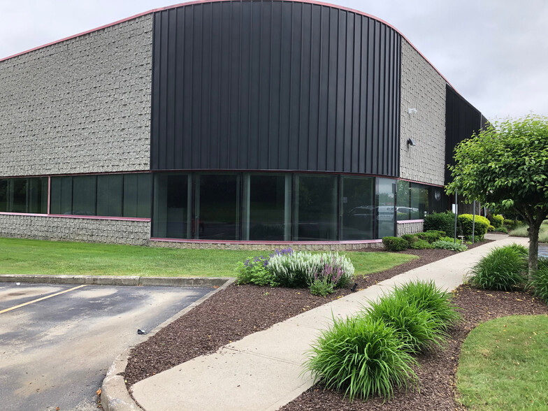 900 Corporate Blvd, Newburgh, NY à louer - Photo de l’immeuble – Image 3 sur 18