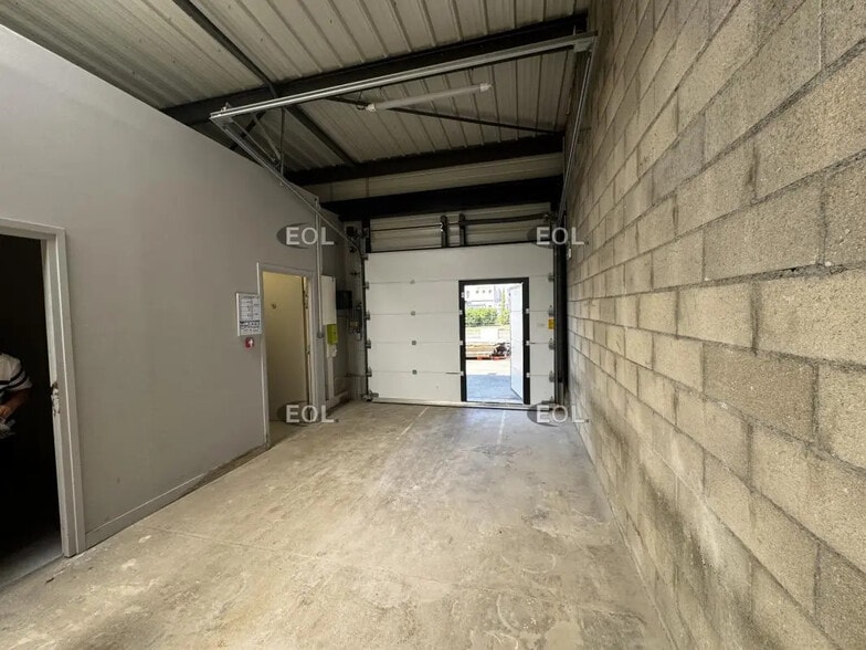 Local d’activités dans Sainte-Geneviève-des-Bois à louer - Photo intérieure – Image 3 sur 3