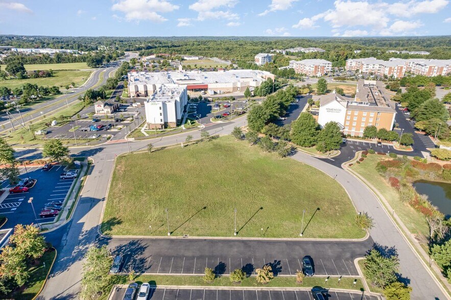 1068-1076 Hospitality Ln, Fredericksburg, VA à vendre - Photo de l’immeuble – Image 3 sur 10