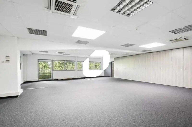 Bureau dans Tremblay-en-France à louer - Photo de l’immeuble – Image 2 sur 16