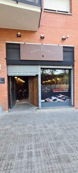 Immeuble residentiel dans Castellar del Vallès, Barcelona à vendre - Photo de l’immeuble – Image 2 sur 3