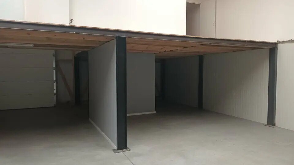 Local d'activités dans Caudebec-lès-Elbeuf à vendre - Photo de l’immeuble – Image 3 sur 8