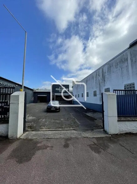 Industriel/Logistique dans Jouy-en-Josas à vendre - Photo de l’immeuble – Image 2 sur 11