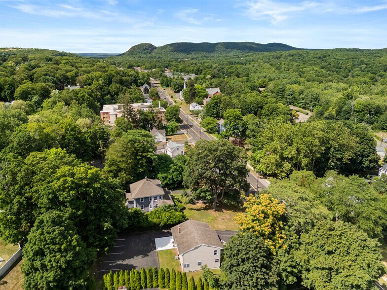 2764 Whitney Ave, Hamden, CT à vendre - Photo de l’immeuble – Image 2 sur 30