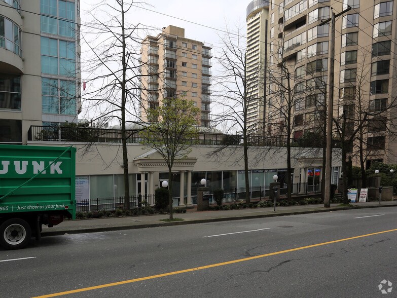 1308-1338 Alberni St, Vancouver, BC à louer - Photo de l’immeuble – Image 2 sur 2