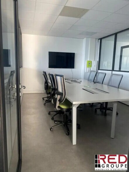 Bureau dans La Ciotat à louer - Photo de l’immeuble – Image 3 sur 5