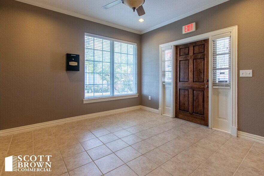 860 Hebron Pky, Lewisville, TX à louer - Photo de l’immeuble – Image 3 sur 12