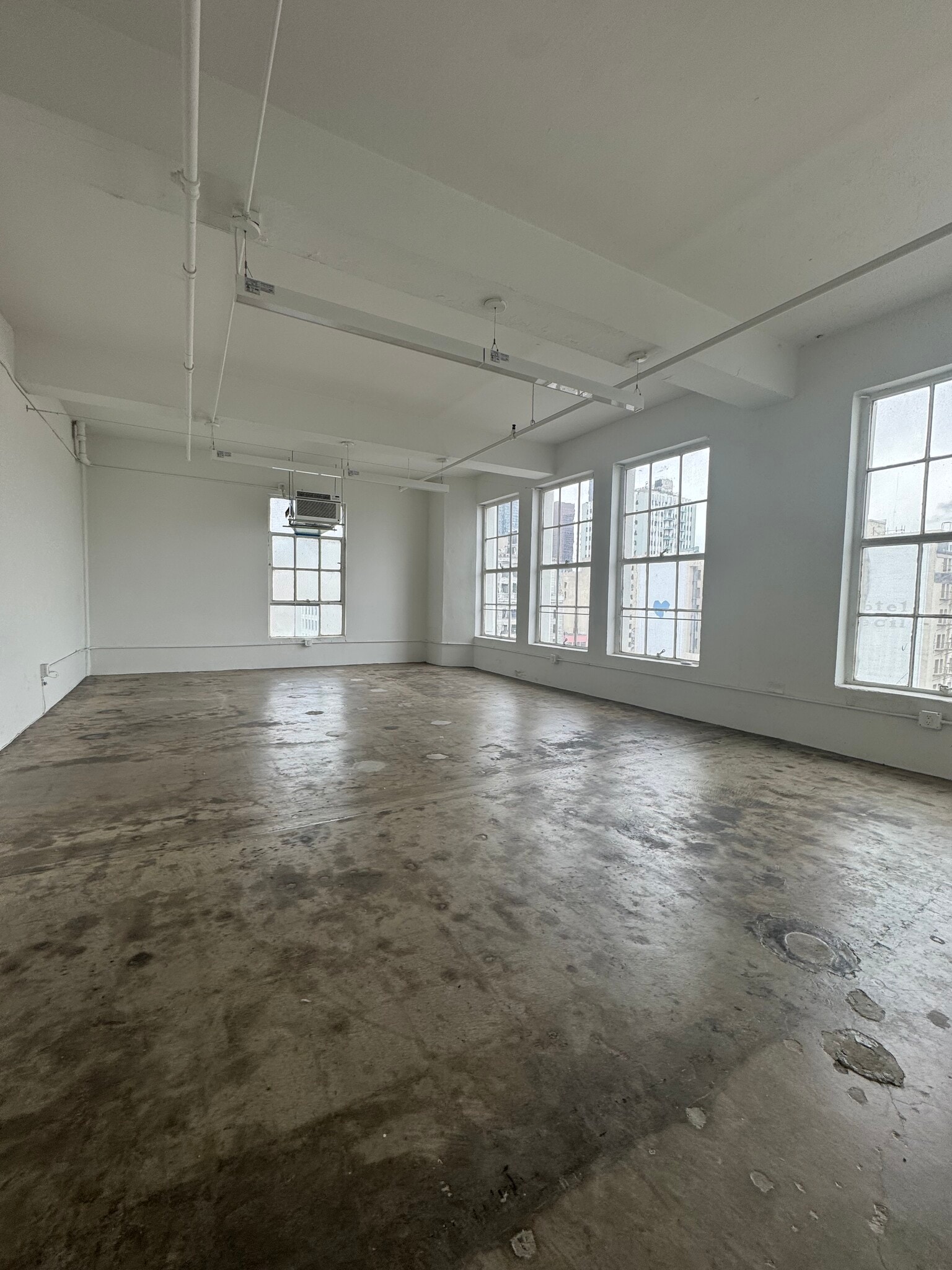 122 E 7th St, Los Angeles, CA à louer Photo intérieure– Image 1 sur 1