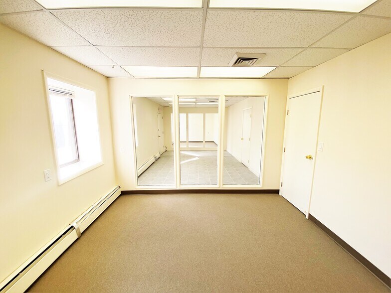 525 Fenimore Rd, Mamaroneck, NY à louer - Photo intérieure – Image 1 sur 11