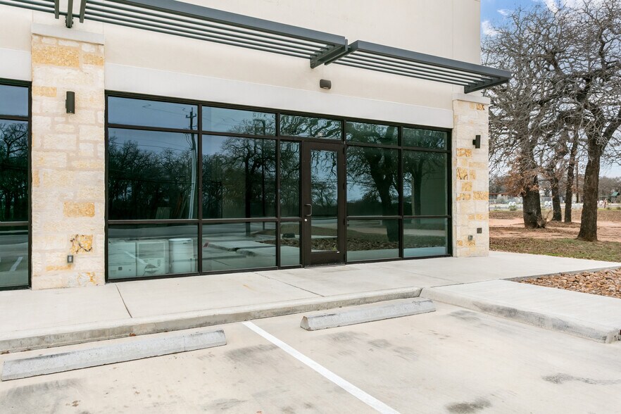 1328 S State Highway 16, Fredericksburg, TX à louer - Photo de l’immeuble – Image 3 sur 13