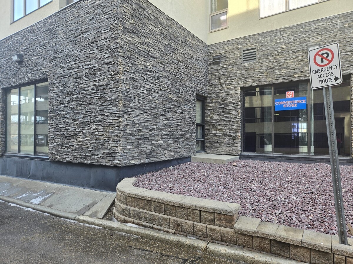 10149-10159 Saskatchewan Dr NW, Edmonton, AB T6E 6B6 - Lot 10151-53 - - Photo intérieure - Image 2 of 3