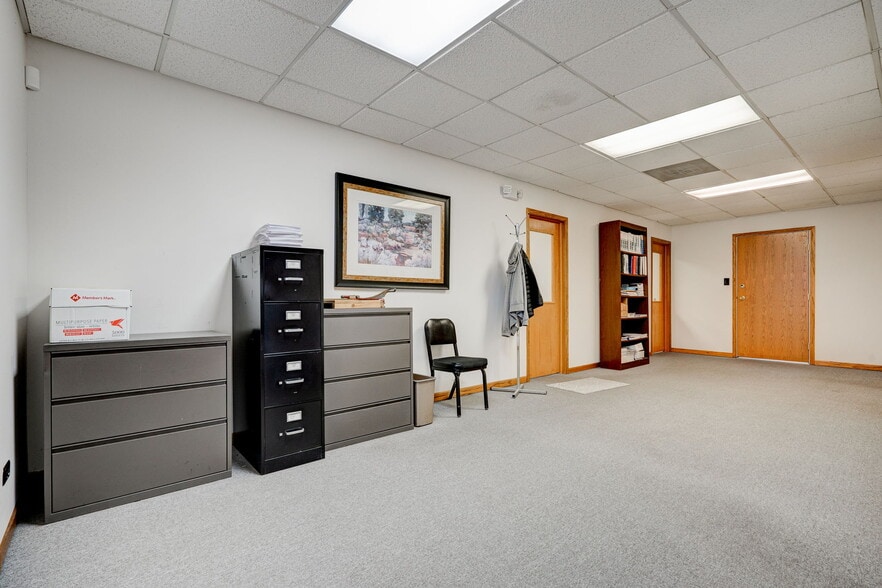 17585 S Paxton Ave, Lansing, IL à louer - Photo intérieure – Image 2 sur 31
