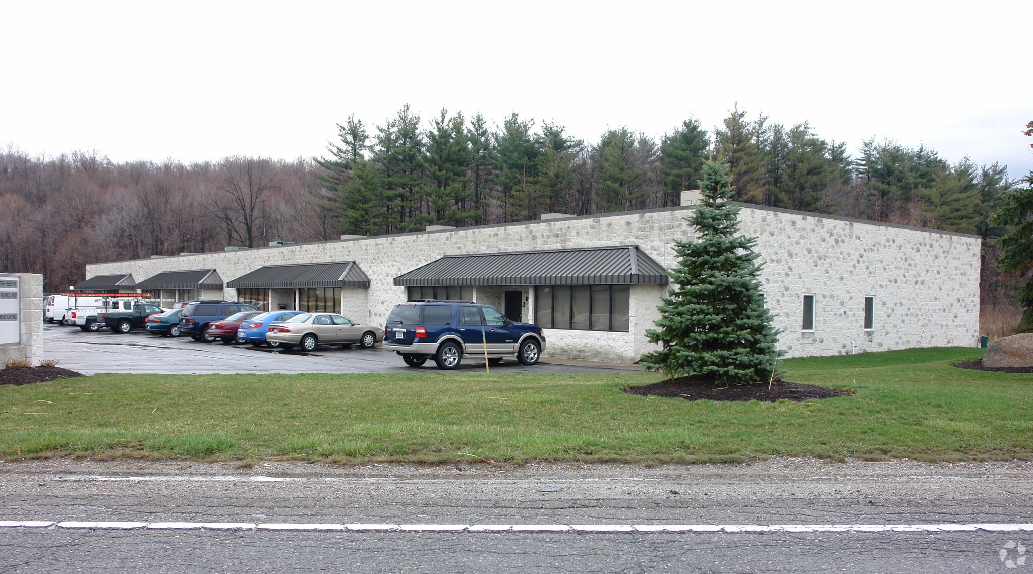 9221 Ravenna Rd, Twinsburg, OH à louer Photo principale– Image 1 sur 8
