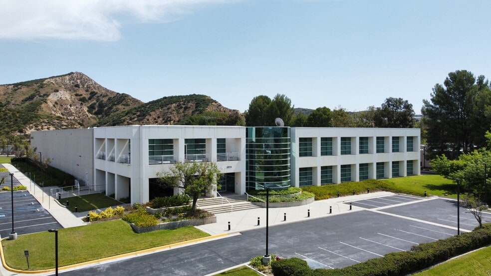2674 W Westhills Ct, Simi Valley, CA à louer - Aérien – Image 2 sur 13