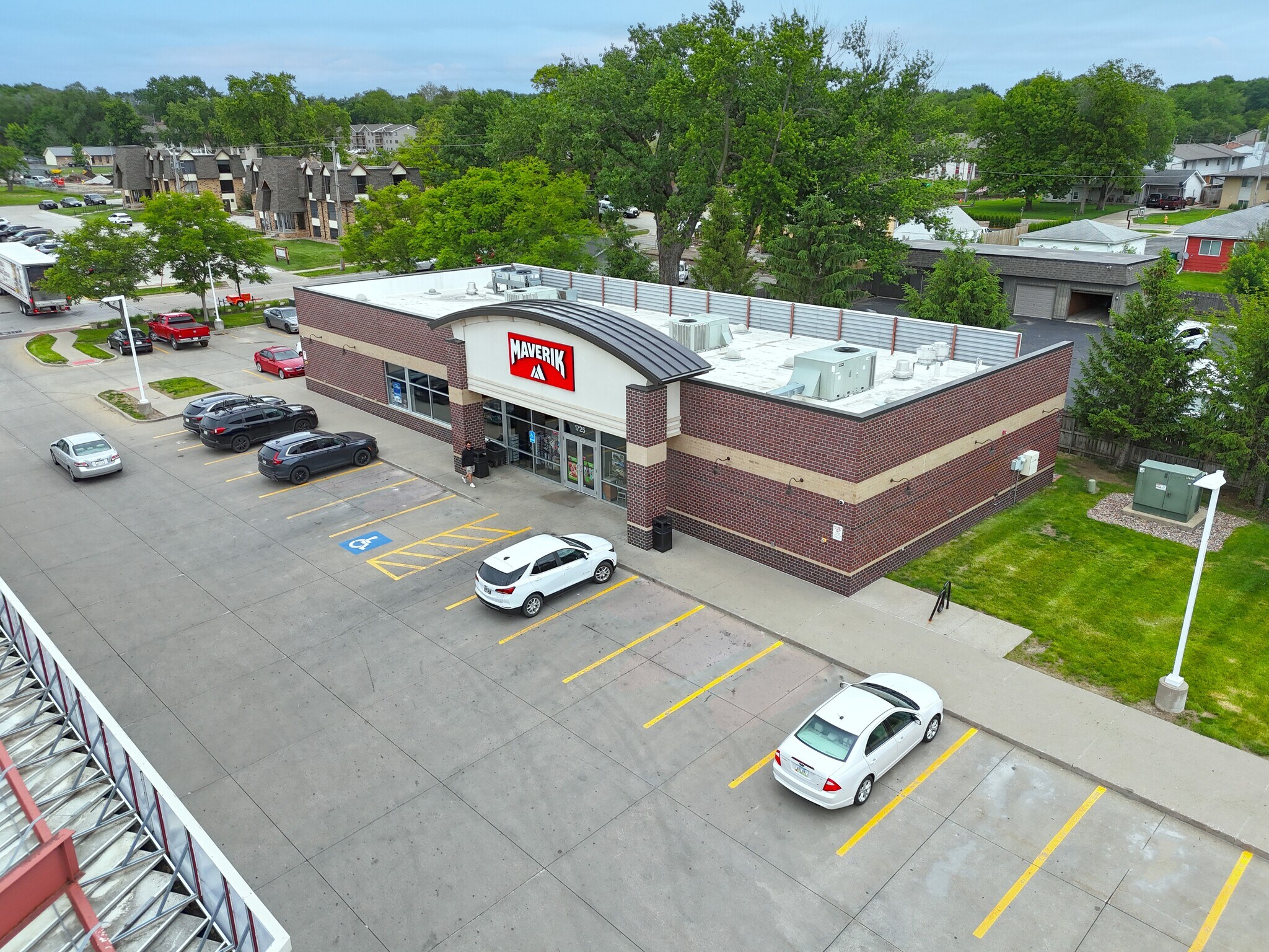 1725 NW 86th St, Clive, IA à vendre Photo de l’immeuble– Image 1 sur 3