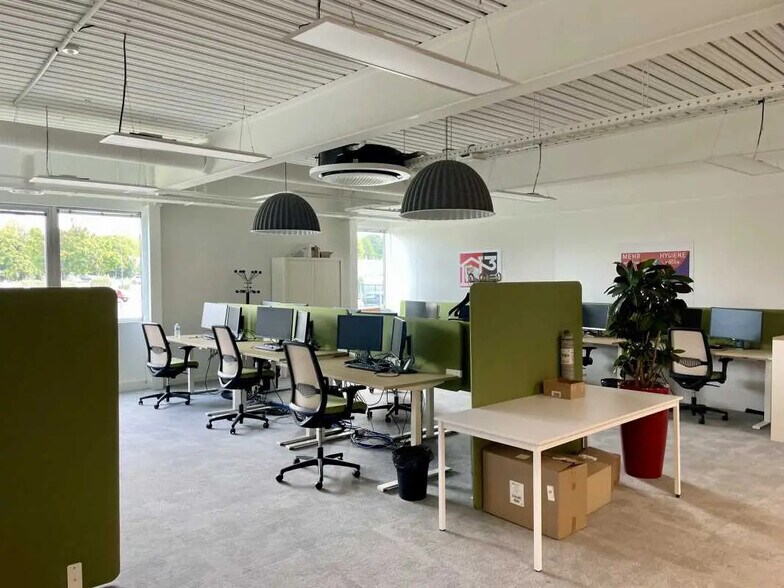 Bureau dans Senlis à louer - Photo de l’immeuble – Image 2 sur 14