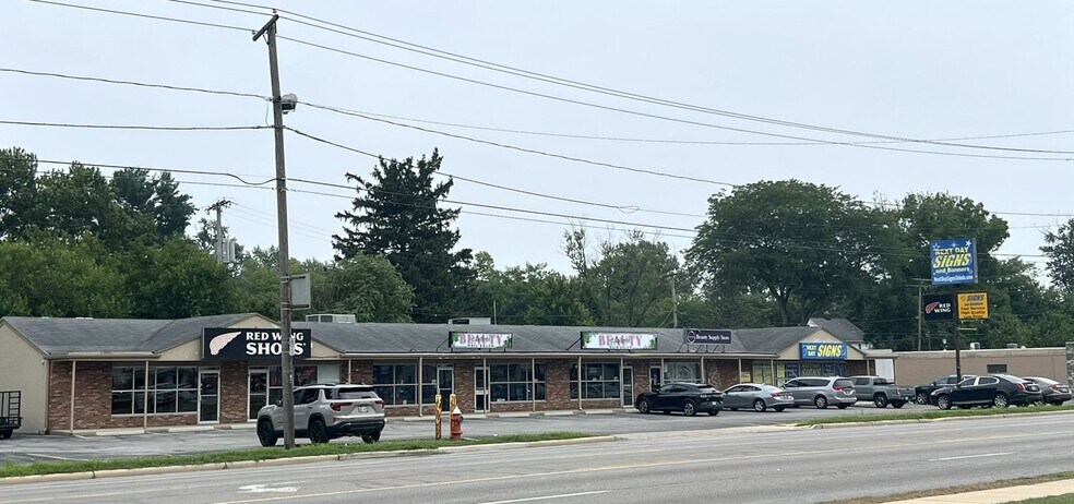 2112-2138 N Reynolds Rd, Toledo, OH à vendre - Photo de l’immeuble – Image 2 sur 5