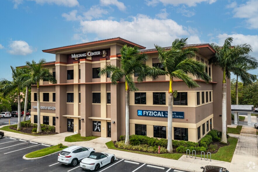 12250 E Tamiami Trl, Naples, FL à louer - Photo principale – Image 1 sur 10