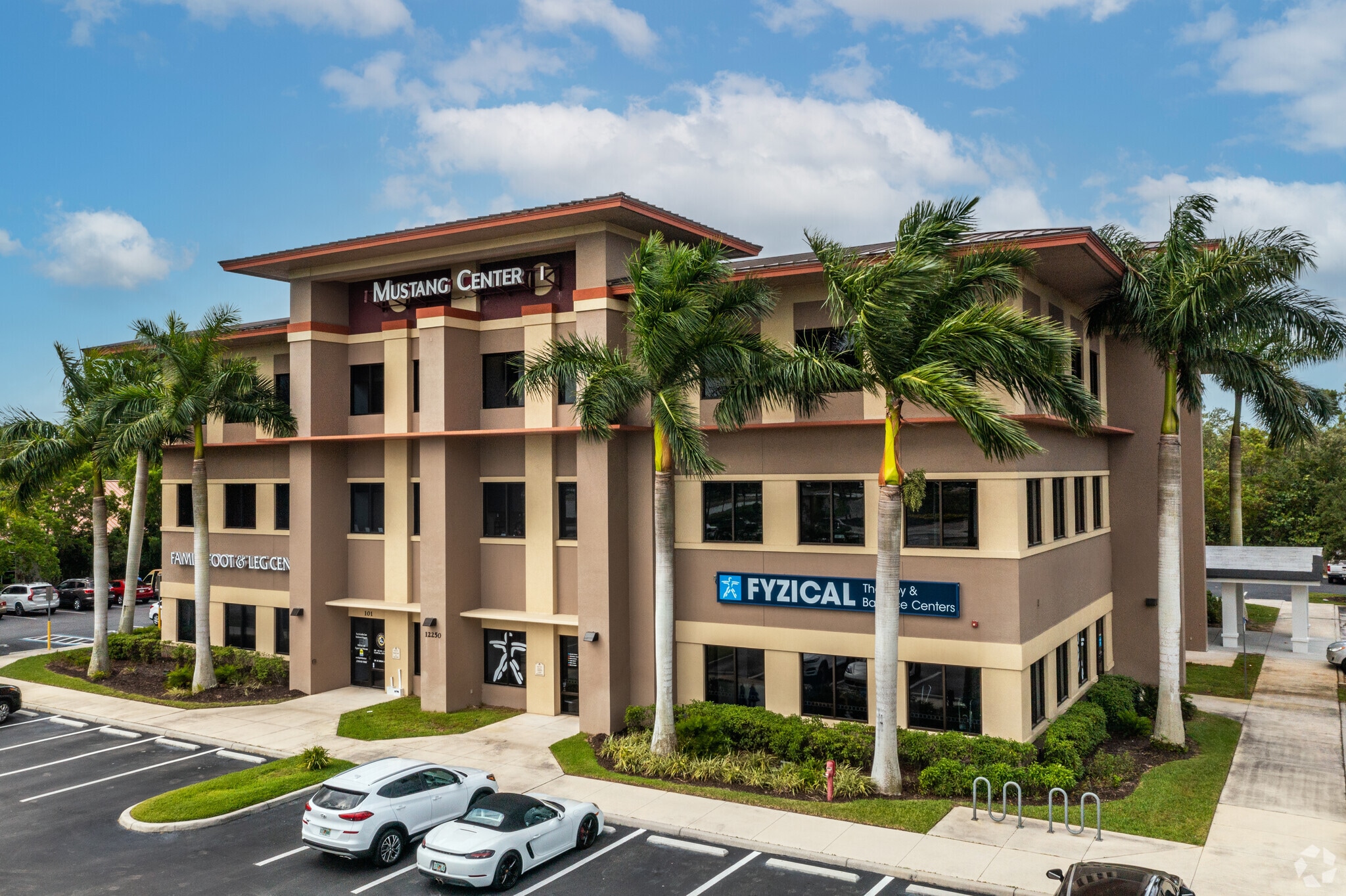 12250 E Tamiami Trl, Naples, FL à louer Photo principale– Image 1 sur 11