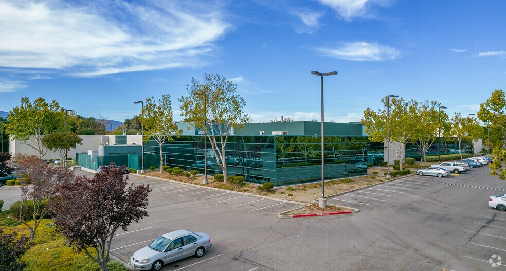 5521 Hellyer Ave, San Jose, CA à louer - Photo de l’immeuble – Image 2 sur 5