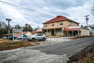 300 E 6th Ave, Kenbridge, VA à louer Photo intérieure– Image 1 sur 18